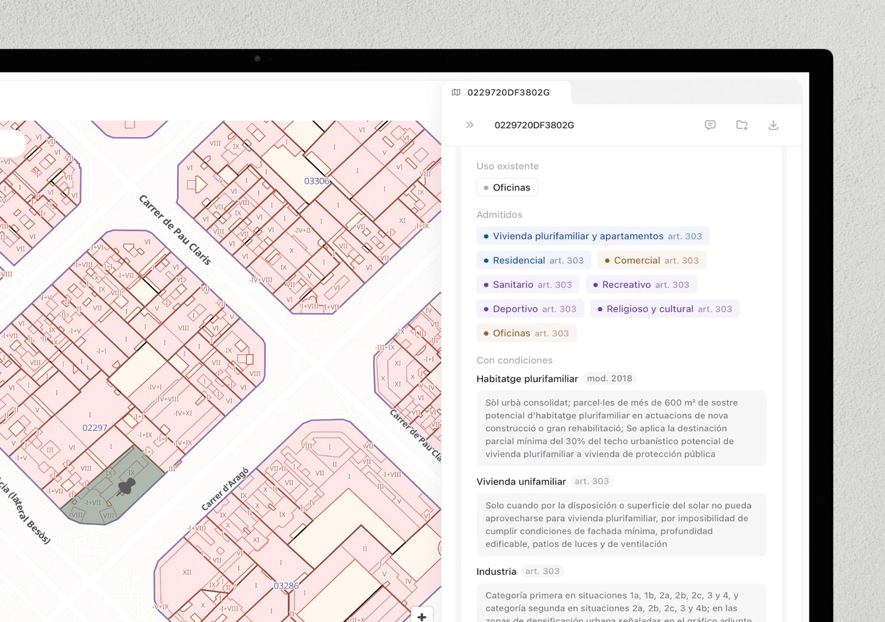 La parcela sobre la cartografía, con sus usos admitidos y sus condiciones citados al artículo