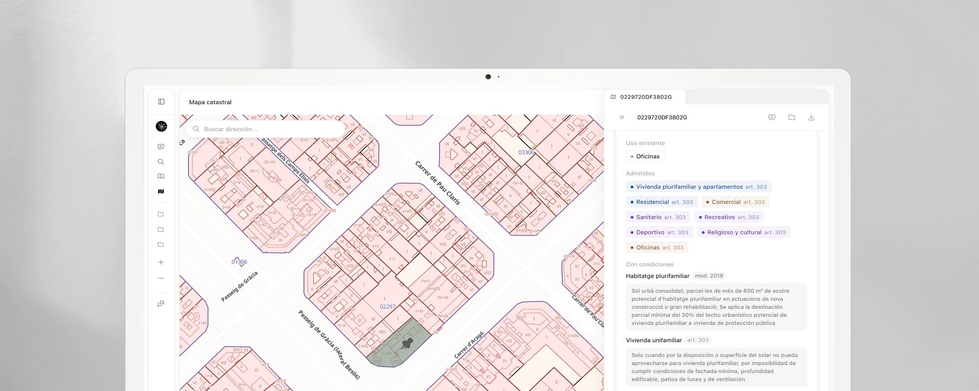 El mapa catastral con una parcela marcada y su ficha urbanística